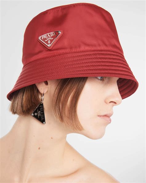 Sombreros y gorros Prada de mujer .